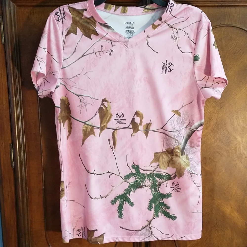 🤩 Bundle 3 For$15 🤩 Realtree Pink Camo Ladies Cut T- Shirt Size L
